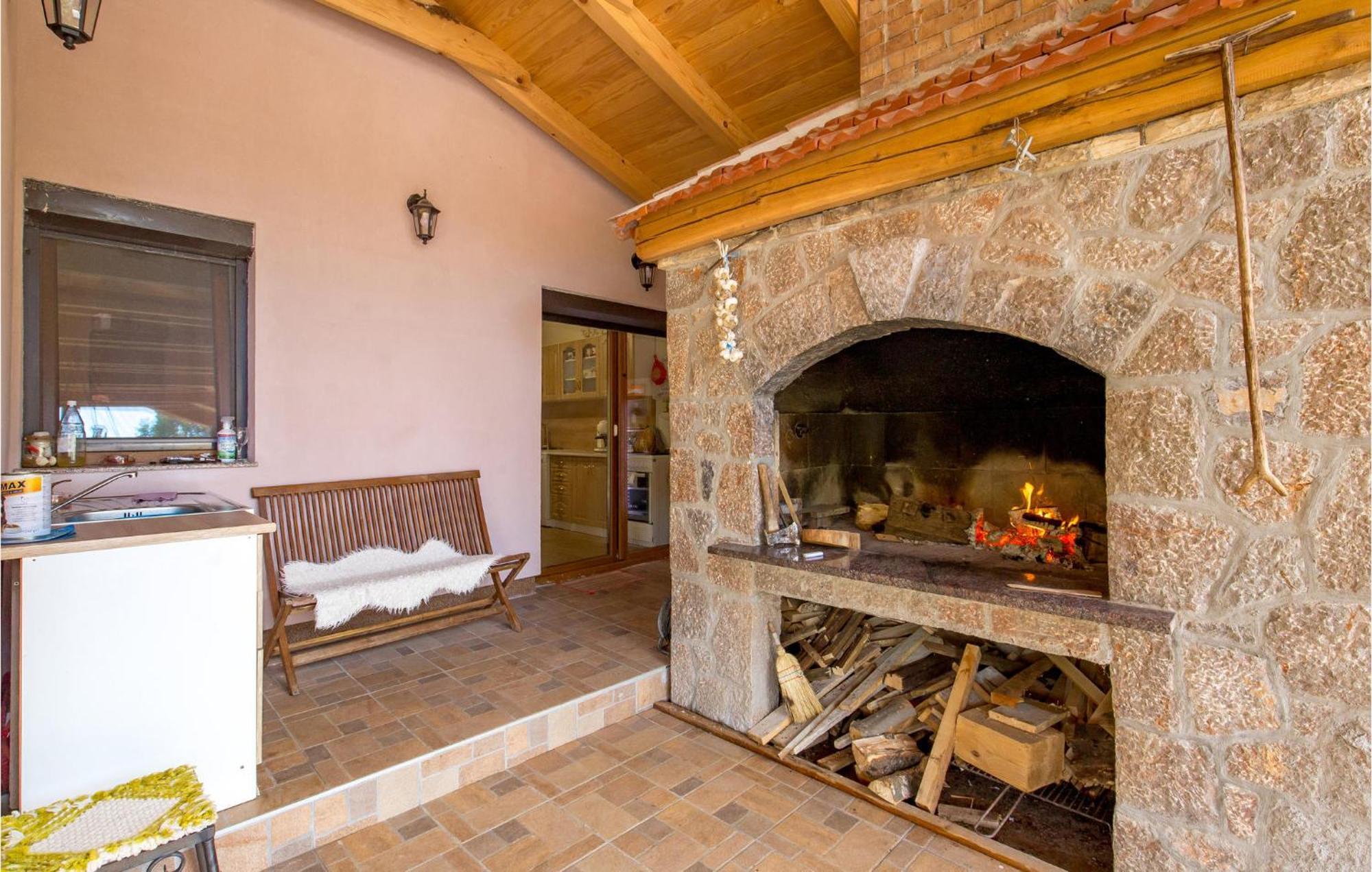 Amazing Home In Vrzici With Jacuzzi Eksteriør billede